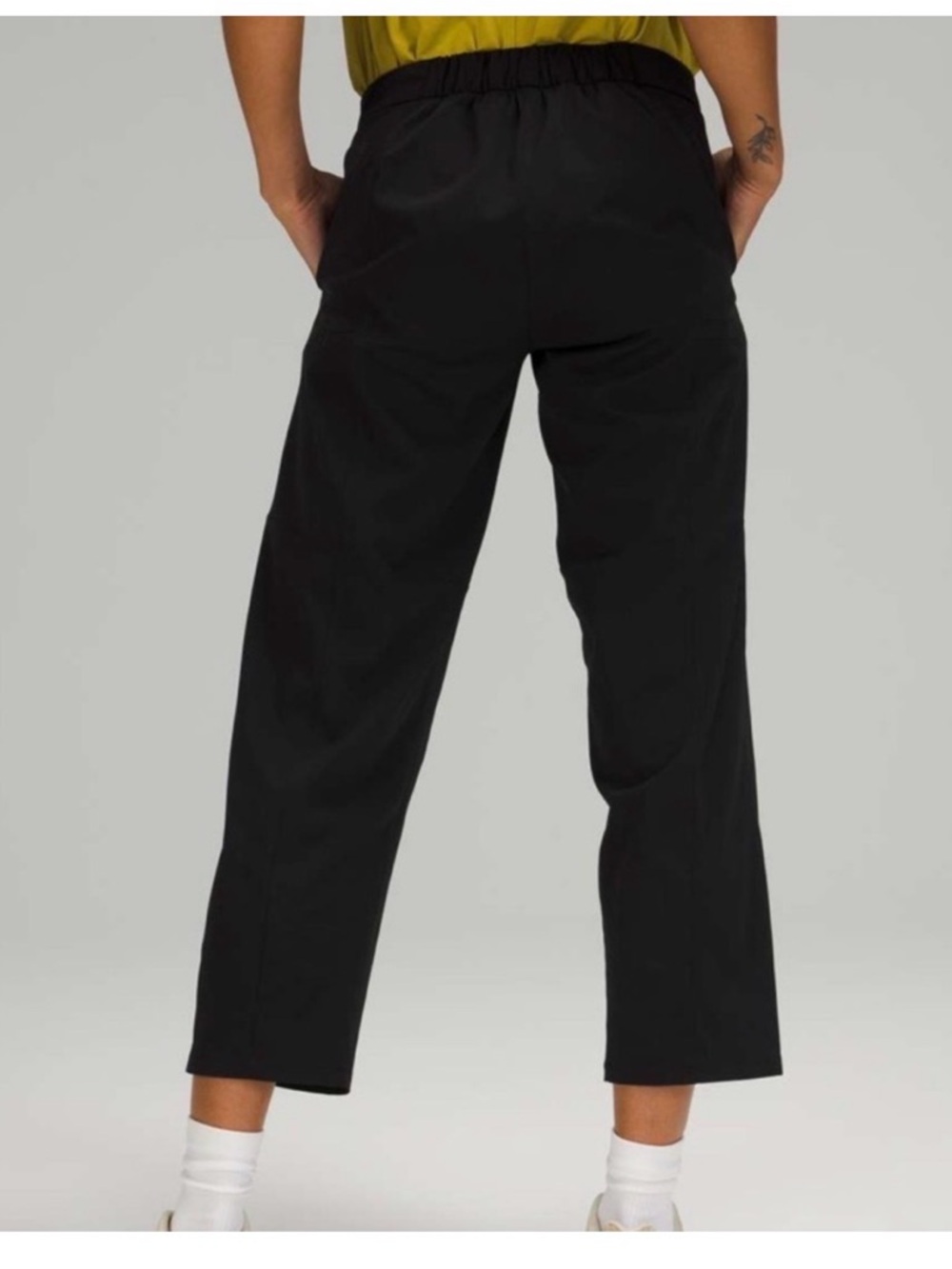 Lululemon Sz 6 Ventlight Cargo Mid Rise Crop 26" In Black